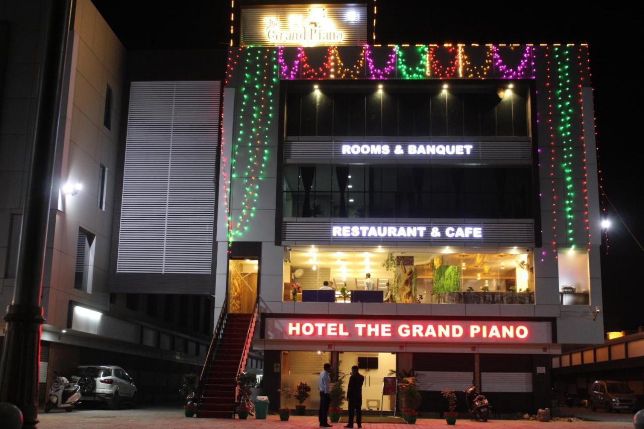 Hotel The Grand Piano - Best Business Hotel In Patan Exterior foto