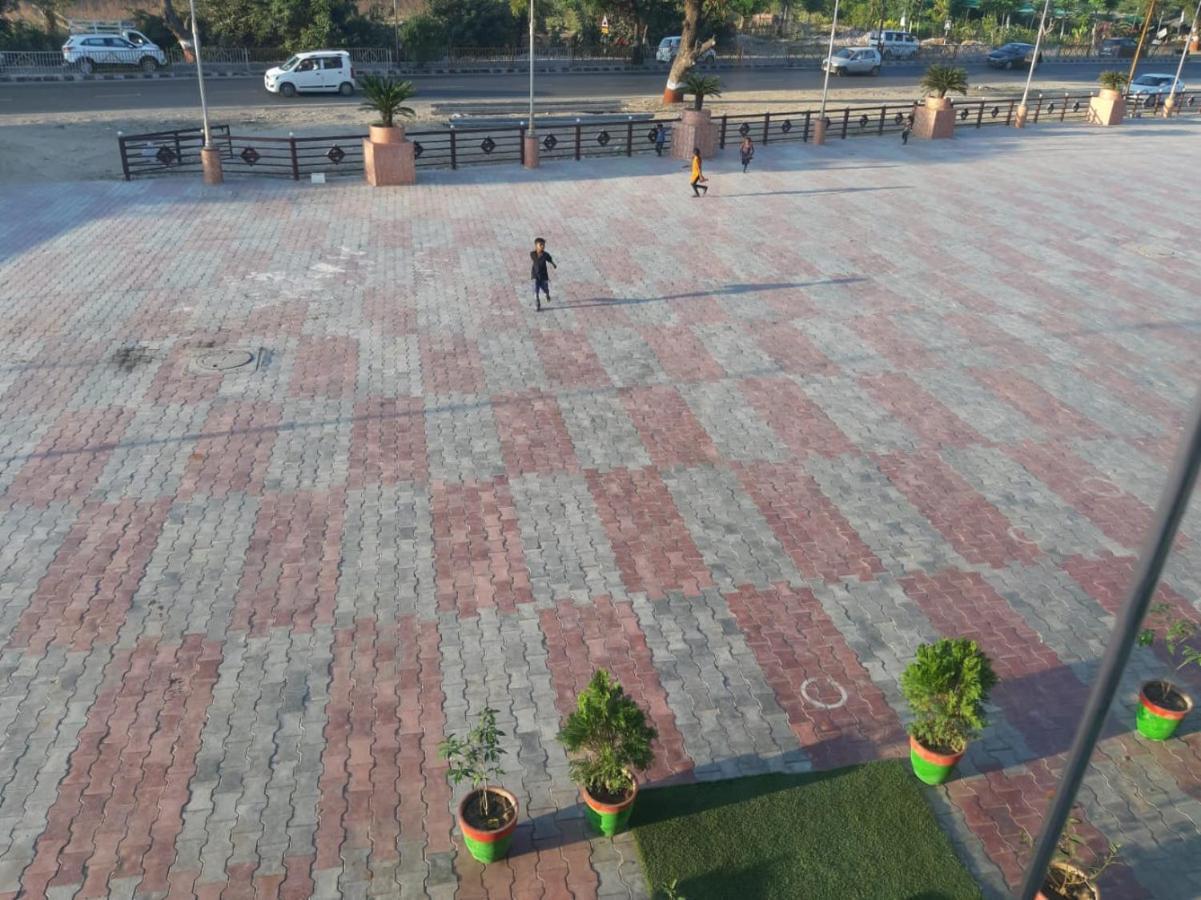 Hotel The Grand Piano - Best Business Hotel In Patan Exterior foto