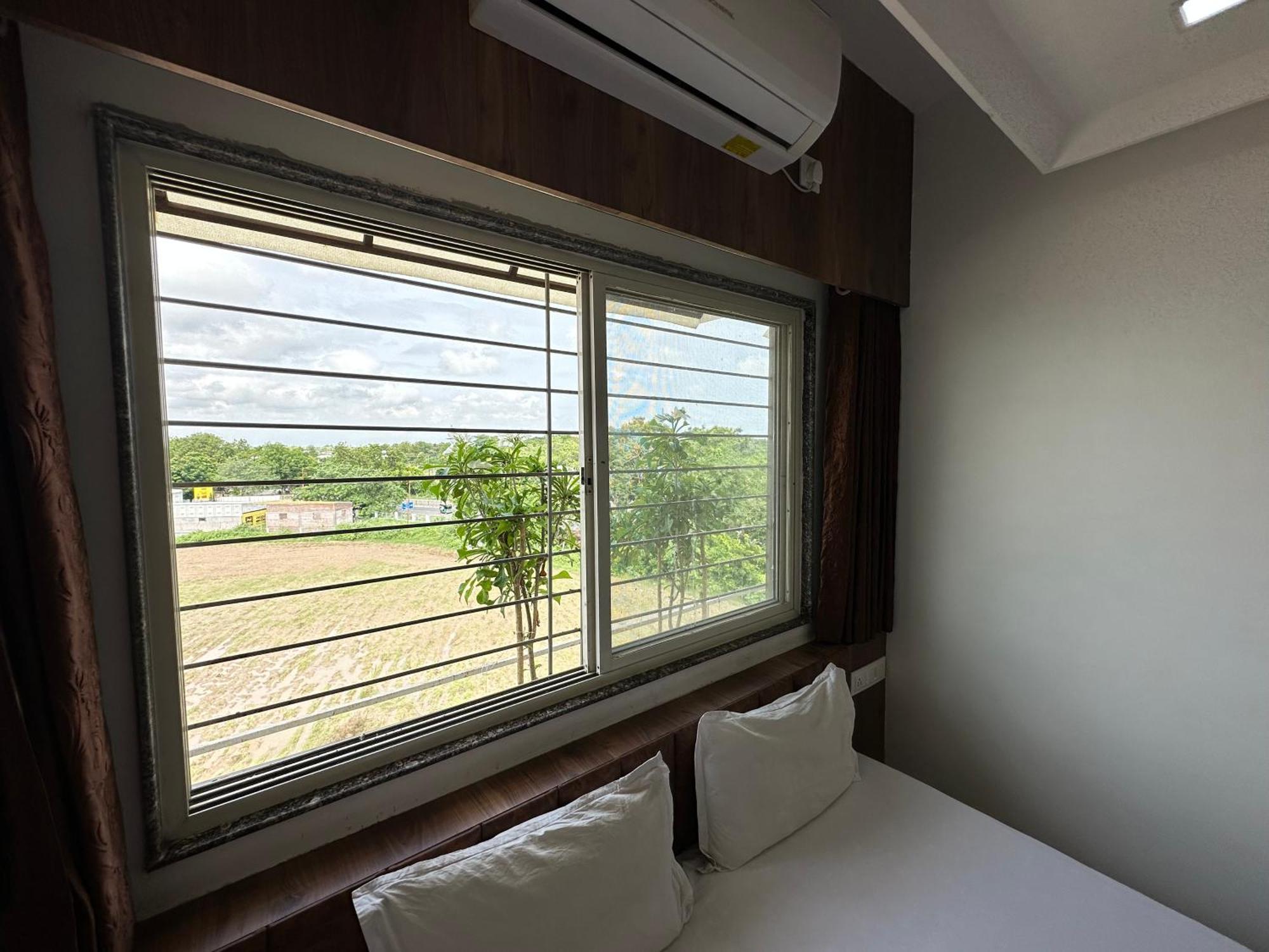 Hotel The Grand Piano - Best Business Hotel In Patan Exterior foto